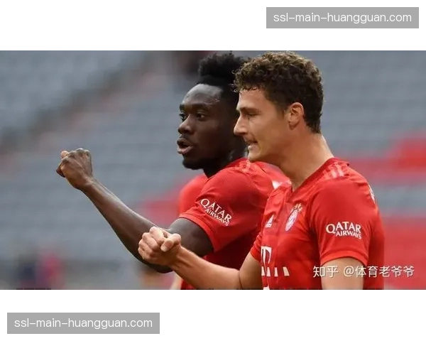 关键时刻，拜仁通过一次经典的边中结合套路打破僵局